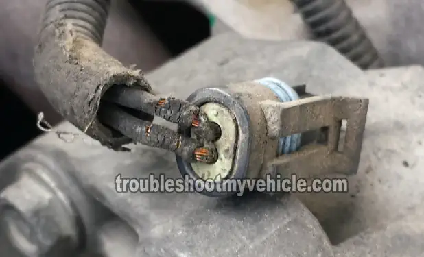 Checking The Condition Of The ECT Sensor's 2 Wires. How To Test A P0117 Diagnostic Trouble Code (Ford 4.0L)